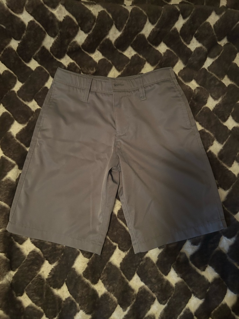 Under Armour youth Gray Flat Front Performance golf Shorts size 8